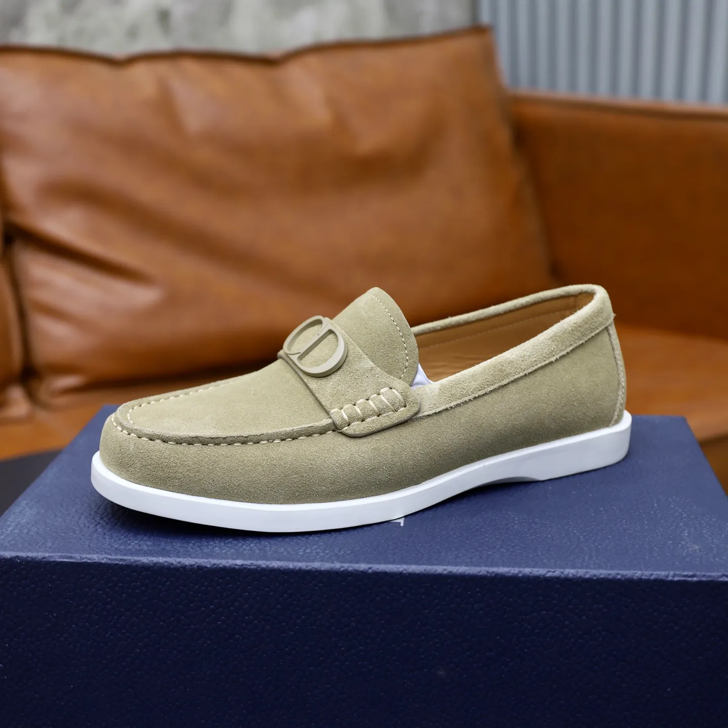 Ex-factory price: 540🙅‍♂️🙅‍♂️🙅‍♂️ Brand: Dior DIOR Standard code: Men's code 38/44 (45 can be customized) Grade: Same as the official website Material: Original cowhide stitching, cowhide lining, original TPU wear-resistant soft outsole Style categories: Leisure and sports version, footwear for driving, young fashion, European and American trends, British style Color: actual picture color